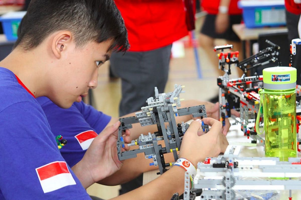 Sinarmas World Academy (SWA) menjadi tuan rumah kompetisi pertama First Lego League (FLL) di Indonesia (25/8/2018).