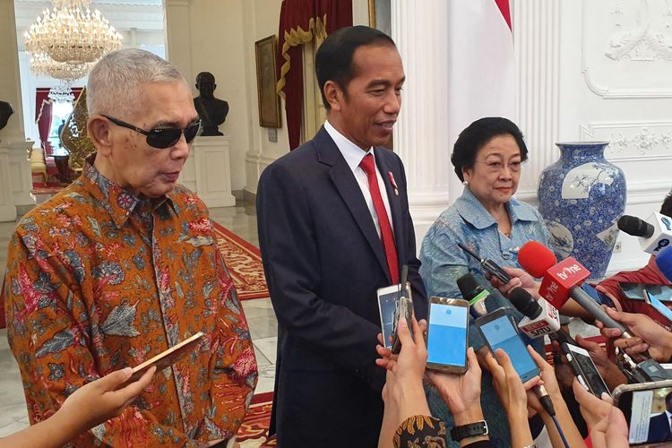 Presiden Joko Widodo, Ketua Umum PDI-P Megawati Soekarnoputri dan Wakil Presiden keenam Try Sutrisno di Istana Merdeka, Jakarta, Selasa (21/5/2019).