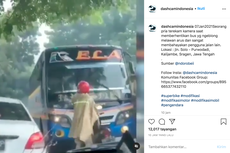 Video Viral Pengendara Motor Menghadang Bus yang Ngeblong, Bijakkah?