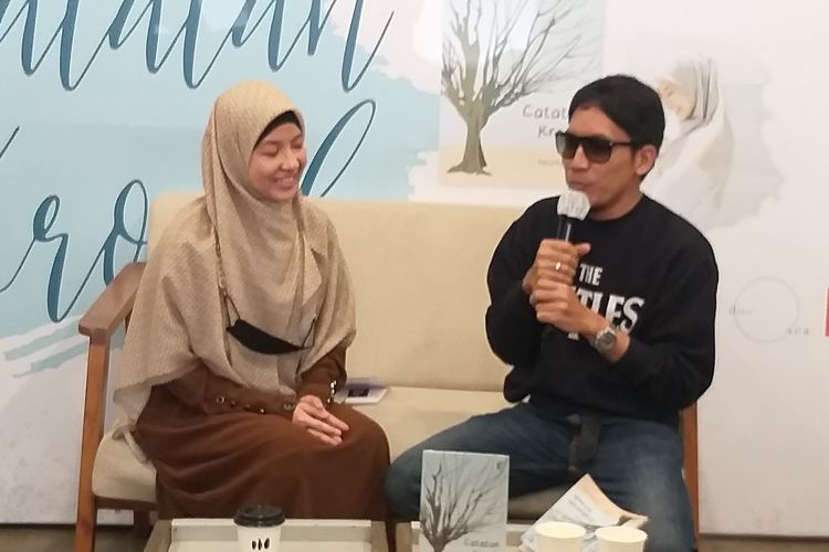 Komedian Desta saat memberikan pernyataan dalam acara peluncuran buku Catatan Kronik karya istrinya, artis Natasha Rizky di kawasan Gandaria, Jakarta Selatan, Sabtu (13/8/2022).