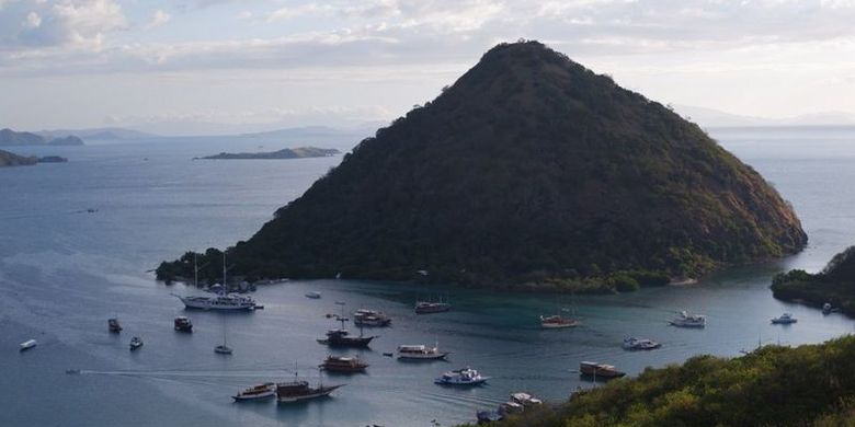 Walau selama belasan tahun Labuan Bajo sudah menjadi destinasi wisata internasional, baru tahun 2019 listrik mengalir di Papagarang dan Messa.