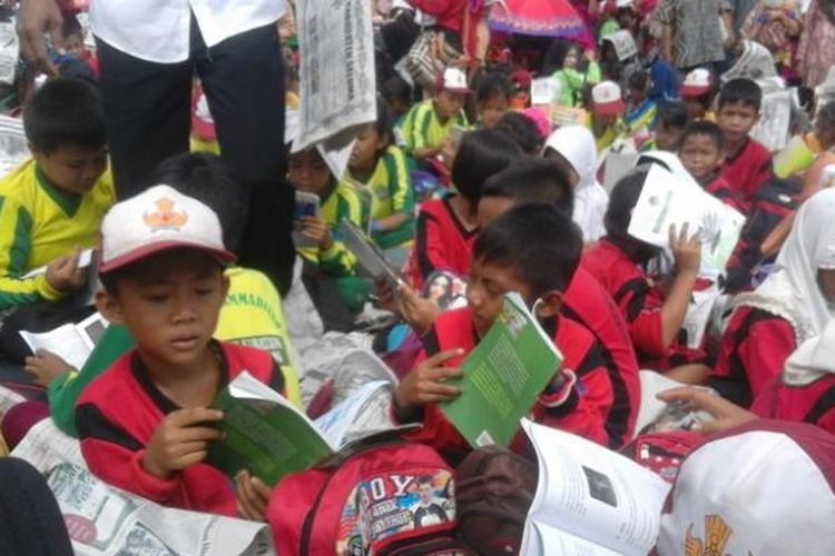 Peserta membaca massal di Kabupaten Bengkulu Selatan, pecahkan rekor Muri sebanak 131 ribu peserta membaca serentak