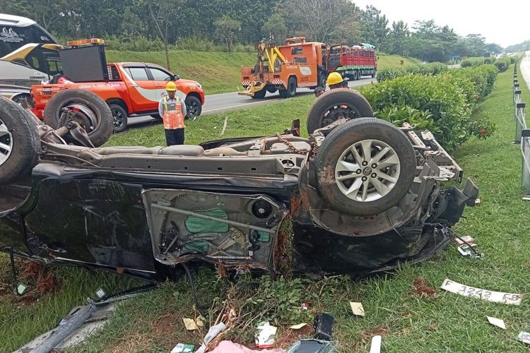 Kecelakaan di jalan tol Cipali Kilometer 92.700 B wilayah Kecamatan Cipeundeuy, Kabupaten Subang, Jawa Barat, pada Rabu (3/4/2024).