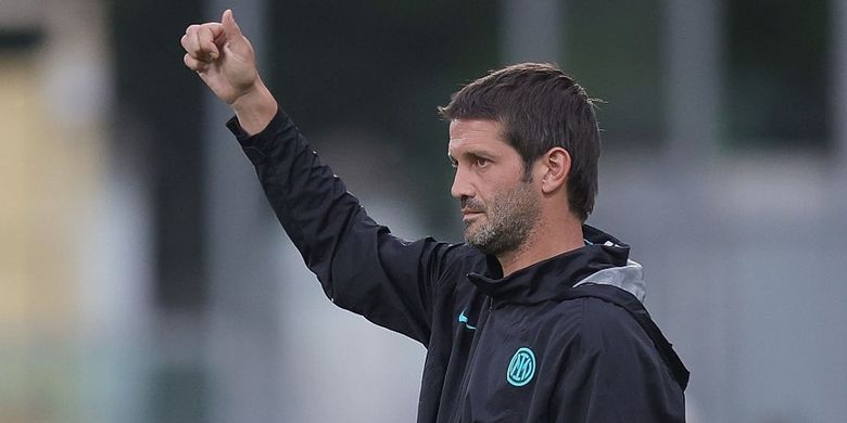 Cristian Chivu sudah sepakat untuk menandatangani kontrak selama dua tahun bersama Inter Milan yang akan berakhir pada Juni 2027