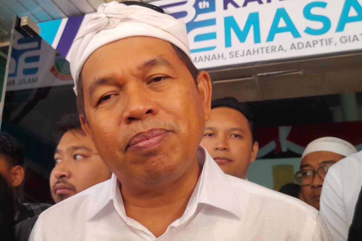 Gubernur Jawa Barat Dedi Mulyadi usai rapat koordinasi percepatan pembangunan di Kantor Bupati Karawang, Jawa Barat, Kamis (18/9/2025).