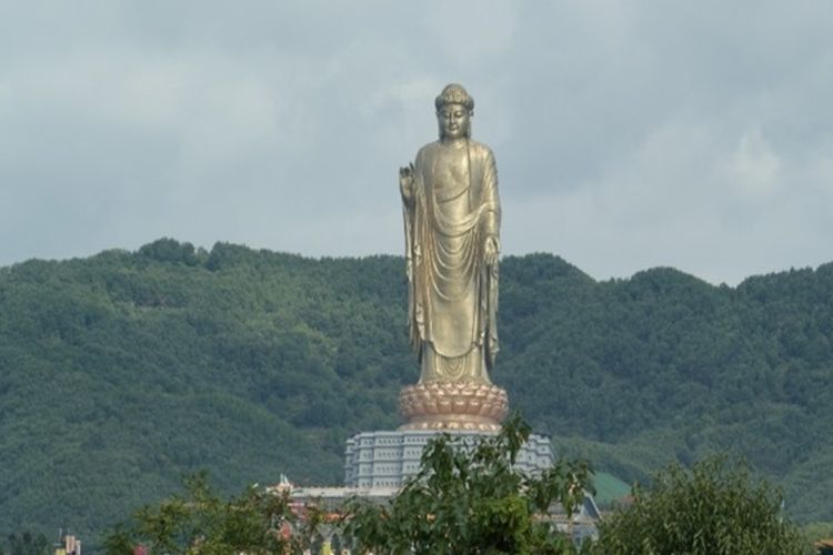 Patung Spring Temple Buddha