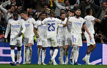 Skuad Real Madrid merarayakan gol ke gawang Man City dalam laga leg kedua Liga Champions 2021-2022 di Stadion Santiago Bernabeu, Spanyol, pada Kamis (5/5/2022) dini hari WIB.