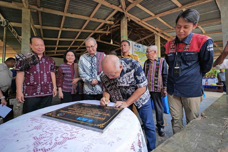 BCA dan PPBI menghadirkan instalasi air bersih sumur bor di Desa Noelbaki, Kupang Tengah, Nusa Tenggara Timur (NTT) pada Senin, 24 Februari 2025.