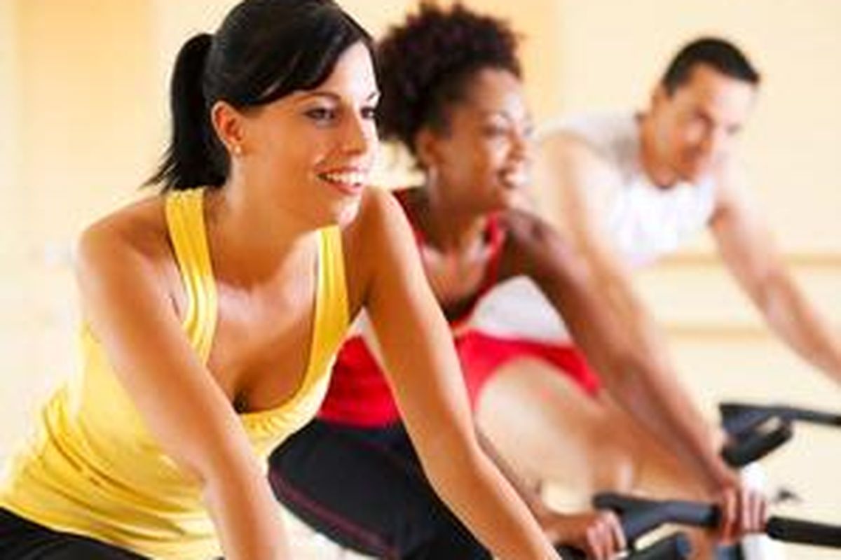 Sepeda statis termasuk salah satu latihan kardio.