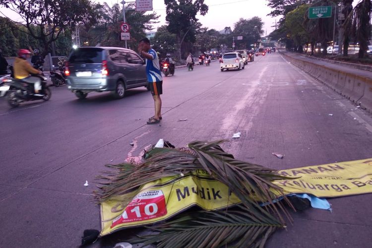 Terjatuh Usai Hilang Kendali, Pengendara Motor di Daan Mogot Jakbar Tewas Tertabrak Mobil