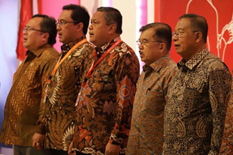 Gubernur BI Perry Warjiyo bersama dengan Wakil Presiden RI Jusuf Kall dan Menko Perekonomian Darmin Nasution. (Foto Dokumen Bank Indonesia) 