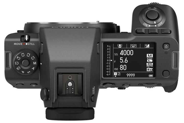Bagian top plate dari kamera medium format Fujifilm GFX100 II