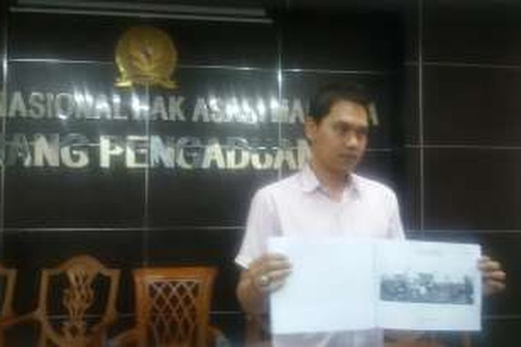 Eks-Anggota Gerakan Fajar Nusantara Yudhistira Arif Rahman Hakim bersama Koalisi Masyarakat Peduli Gafatar pada Senin (1/2/2016) siang menyambangi Kantor Komnas HAM untuk menyampaikan surat terbukanya terkait peristiwa pengusiran eks anggota Gafatar.