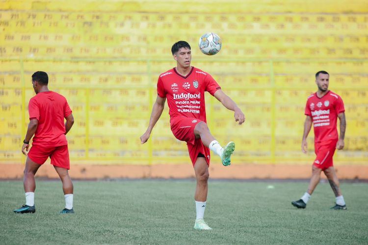 Pemain Timnas Thailand Elias Dolah yang mengisi slot pemain ASEAN untuk mengarungi Liga 1 2023-2024 bersama Bali United.