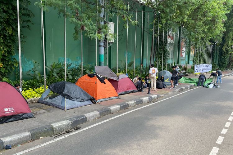 Alasan Satpol PP Bubarkan Massa Tolak UU TNI yang Dirikan Tenda di Depan DPR 