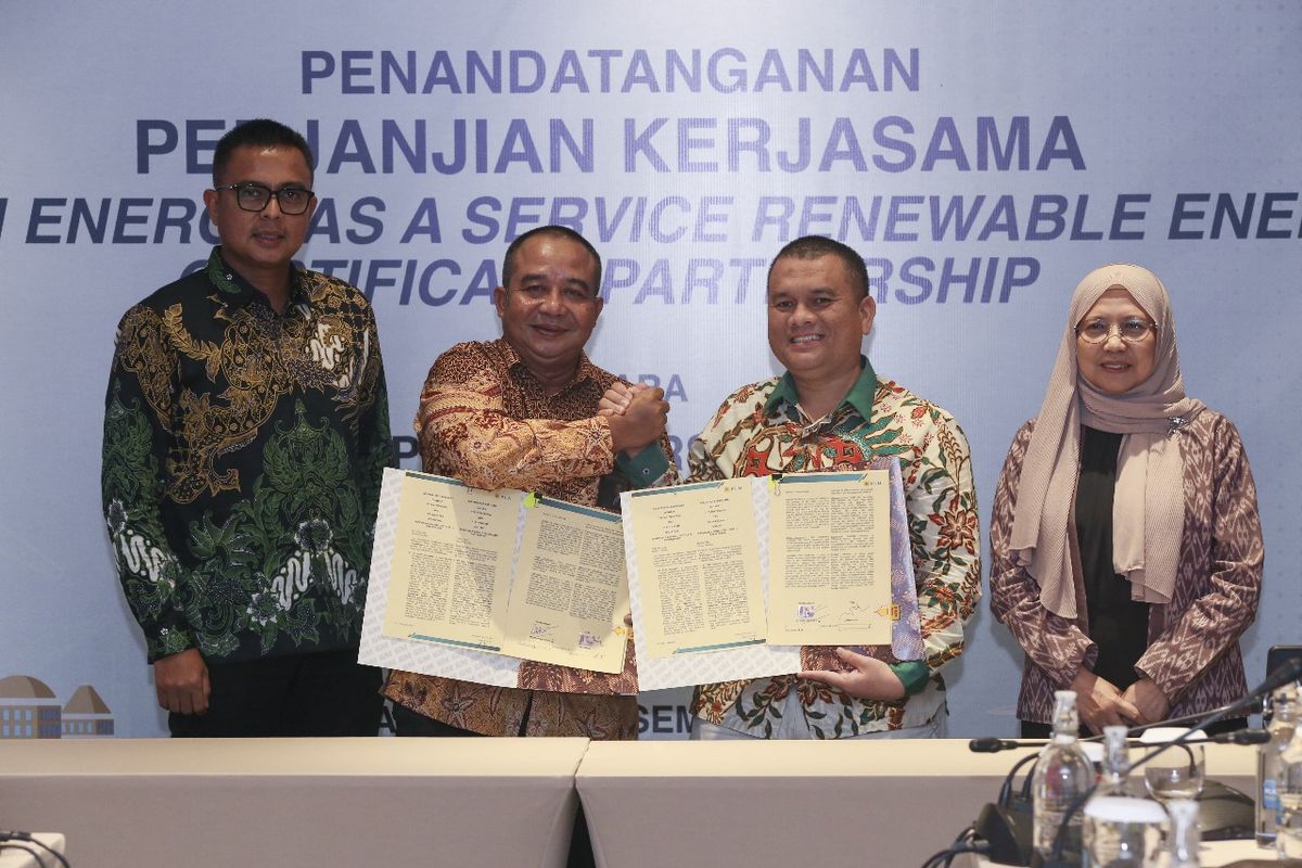 PT PLN (Persero) menandatangani Perjanjian Kerjasama (PKS) Green Energy as a Service: Renewable Energy Certificate Partnership.

