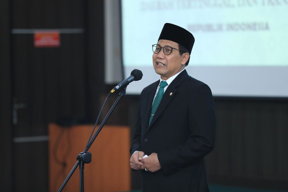 Menteri Desa, PDT dan Transmigrasi, Abdul Halim Iskandar melantik sejumlah Pejabat di lingkungan Kementerian Desa, Pembangunan Daerah Tertinggal dan Transmigrasi, Jakarta, Senin (14/6/2021). Pejabat yang dilantik diantaranya; Sugito sebagai Direktur Jenderal Pembangunan Desa dan Perdesaan, Luthfiyah Nurlaela sebagai Kepala Badan Pengembangan Sumber Daya Manusia dan Pemberdayaan Masyarakat Desa, Daerah Tertinggal dan Transmigrasi, dan Bito Wikantosa sebagai Staf Ahli Bidang Kemasyarakatan Kemendes PDTT.