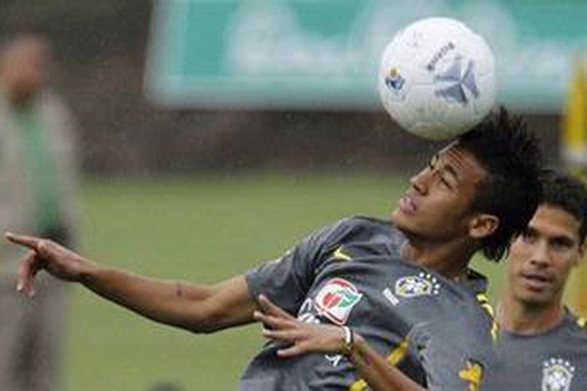 Penyerang Brasil dan Santos, Neymar.