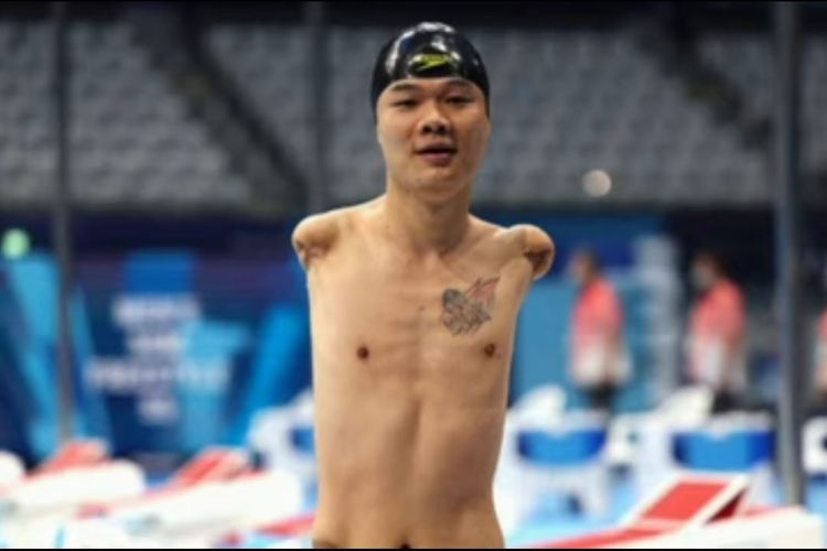 Zheng Tao, perenang tanpa lengan China. [SS/YOUTUBE/ALL IN ONE WORLD INFO]