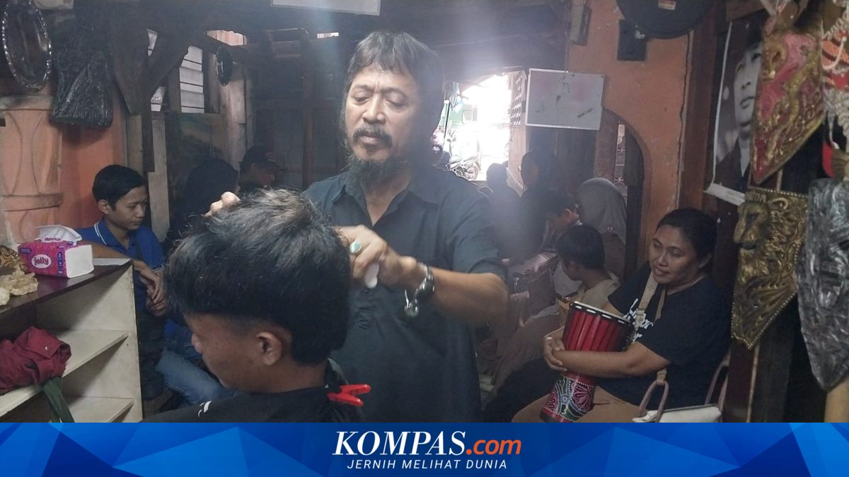 "In This Economy", Masih Ada Tukang Cukur Tarif Rp 5.000 di Bogor
