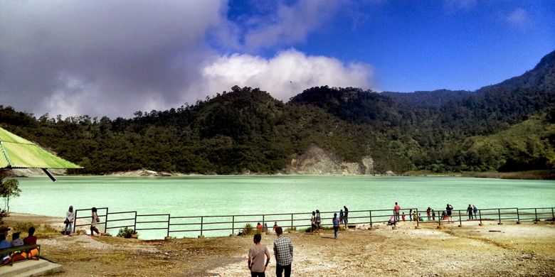 Kawah Talaga Bodas Garut. Salah satu tempat wisata di Garut yang dapat dikunjungi.