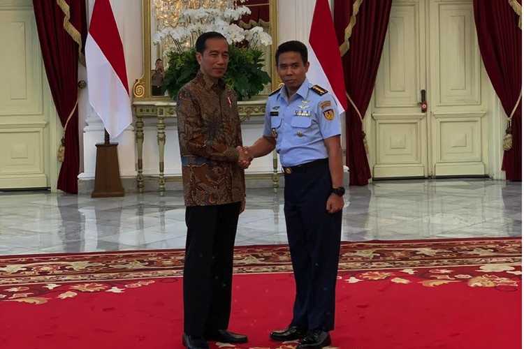 dr. Sukma (kanan) dikenal sebagai dokter pribadi dan menjadi bagian dari dokter kepresidenan Presiden Joko Widodo sejak tahun 2014.