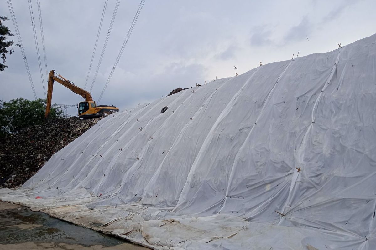 Penampilan TPA Cipayung yang ditutupi Plastik, Rabu (29/1/2020)