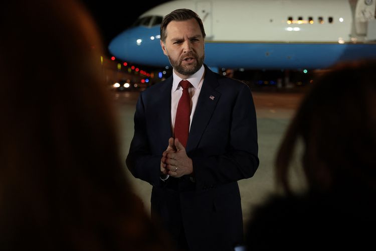 Risiko Tinggi Wapres AS: Tolak Perang Iran, Kini Disuruh Mengakhiri