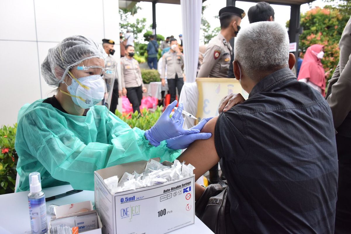 Angka penyebaran Covid-19 di Kabupaten Bandung semakin tinggi, Bupati Bandung mengajak semua pihak termasuk para pengusaha lakukan vaksinasi 