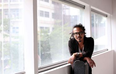 Musisi Ipang Lazuardi berpose di Studio Kompas Tv, Menara Kompas, Jakarta Pusat, Selasa (7/8/2018). Ia membawakan lagu Mau Tau , lagu tema film Serendipity dalam live streaming Selebrasi.