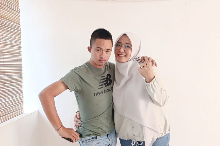 Dari Air Mata ke Prestasi: Perjuangan Ibu di Bekasi Besarkan Anak Down Syndrome