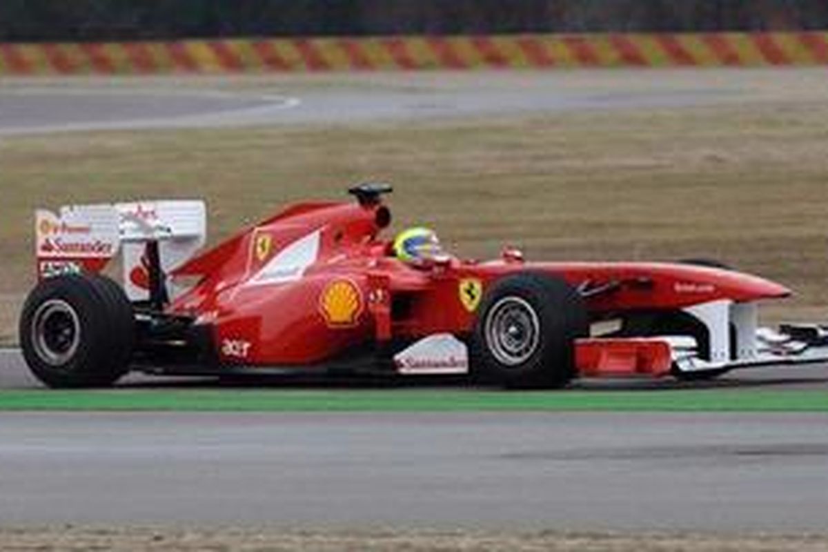 fernando Alonso saat menjajal F150 yang sekarang disebut F150 Italia