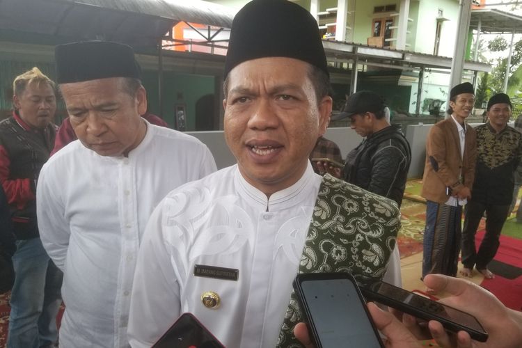 Bupati Bandung Dadang Supriatna optimis solusi kemacetan di Bojongsoang dengan membangun Fly Over bisa terealisasi dan dikabulkan oleh Pemerintah Provinsi (Pemprov) Jawa Barat, lantaran Gubernur Jawa Barat telah membentuk Tim Akselerasi Cekungan Bandung.