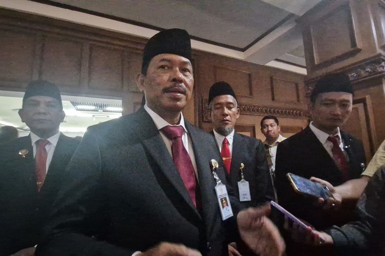 Pj Gubernur Jawa Tengah, Nana Sudjana usai pelantikan Pj Bupati Kudus dan Tegal di kompels gubernuran, Rabu (10/1/2024).