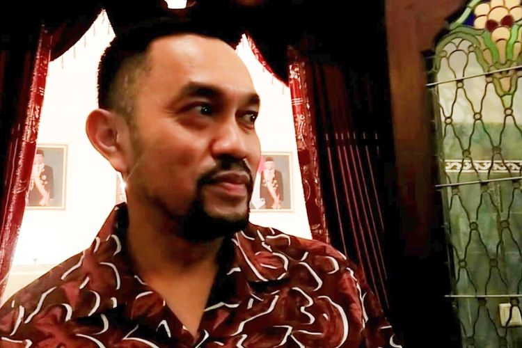 Ahmad Sahroni tiba di Loji Gandrung, Rumah Dinas Wali Kota Solo, Jalan Slamet Riyadi, Jawa Tengah, sekitar pukul 19.30 WIB.