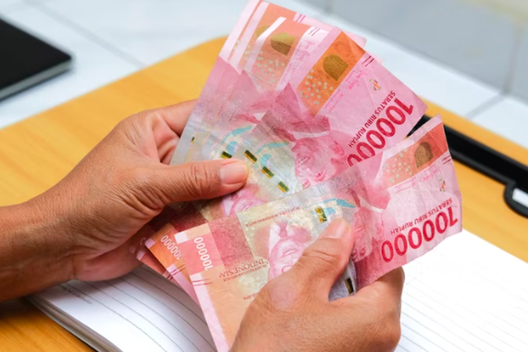Ilustrasi uang tunai. Lokasi penukaran uang baru di kas keliling dan titik perbankan di wilayah Sumenep, Madura selama bulan Ramadhan 2024.
