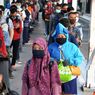 Cerita Penumpang KRL yang Pasrah Terjebak Antrean Panjang di Stasiun Bogor
