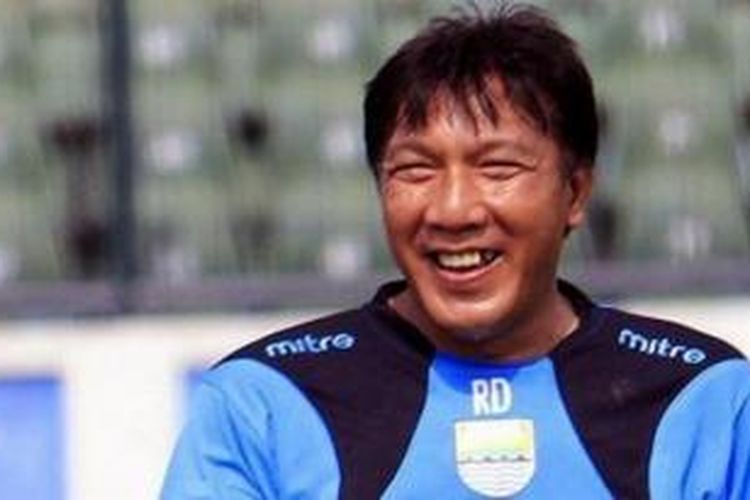 Legenda hidup Persib Bandung, Robby Darwis. 