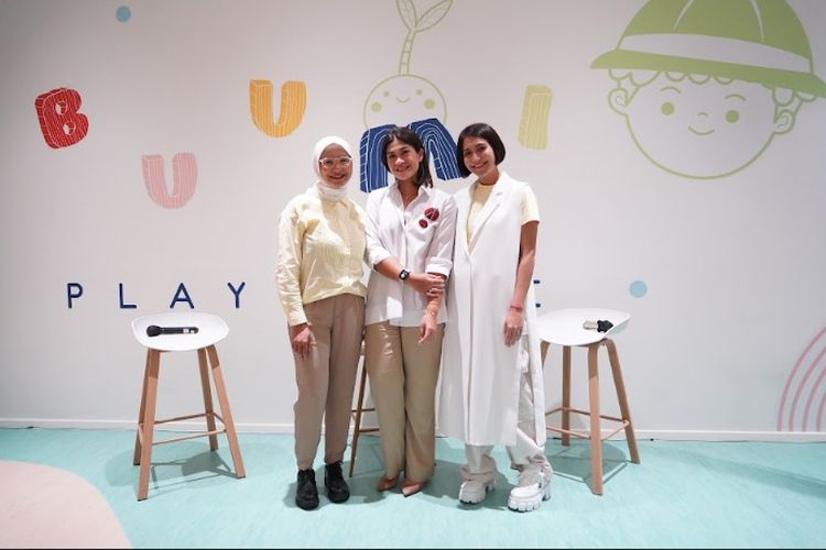 Natasha, Damar, dan Caca di Buumi Playscape.