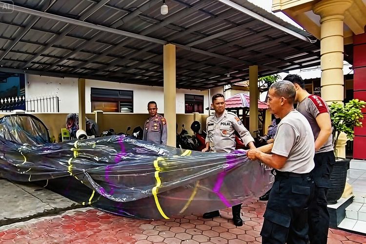 Balon Udara Jumbo Jatuh di Kebun Warga Ponorogo, Polisi Selidiki Asal-Usulnya