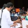 Serahkan Bantuan Tunai untuk PKL dan Warung Kecil, Presiden: Rp 1.200.000 Kurang Enggak?