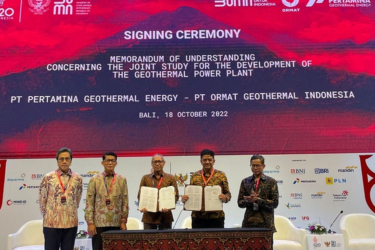 PGE dan Ormat Geothermal menandatangani kerja sama pengembangan pembangkit listrik tenaga panas bumi (PLTP) dengan teknologi binary plant di Bali, Selasa (18/10/2022). 