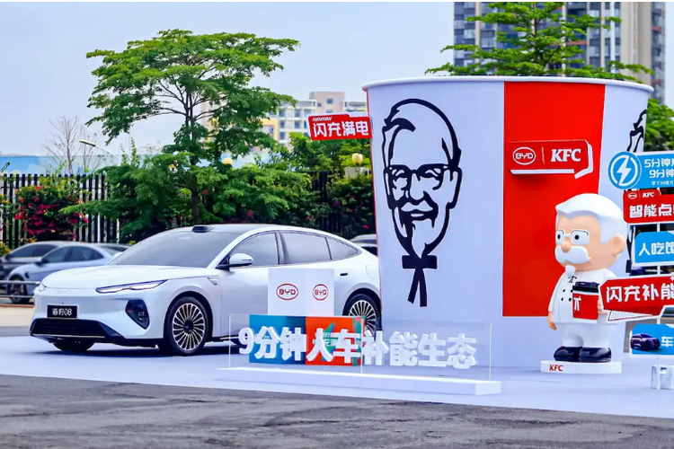 Kolaborasi BYD dan KFC di China: Cas Mobil Listrik Sekaligus Makan, Cuma 9 Menit