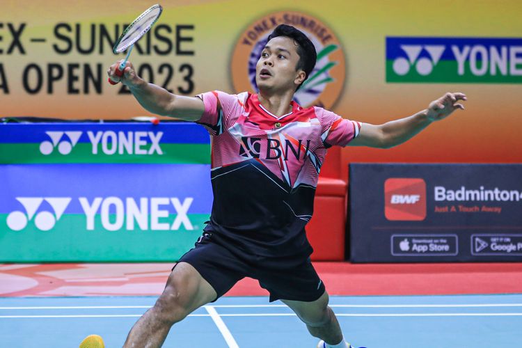 Anthony Sinisuka Ginting saat melawan Li Shi Feng (China) pada perempat final India Open 2023 di K.D Jadhav Indoor Hall, New Delhi, Jumat (20/1/2023). Ginting akan bertemu dengan Kunlavut Vitidsarn (Thailand) pada semifinal India Open 2023.