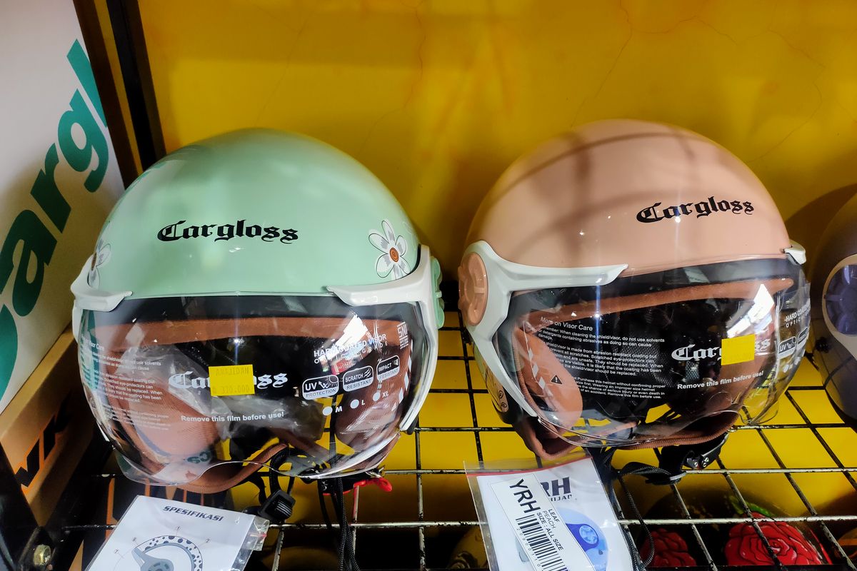 Helm untuk wanita berhijab