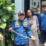 Suhariyanto Terkejut Ada Ular Piton di Pot Bunga yang Sedang Disiram