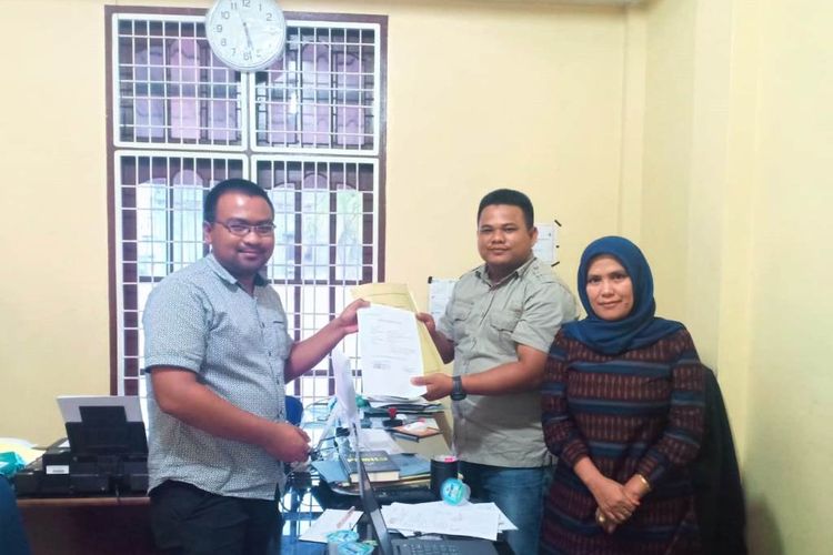 Perwakilan Partai Gerindra Kota Lhokseumawe, melaporkan Panitia Pemilihan Kecamatan (PPK) Kecamatan Matangkuli, Kabupaten Aceh Utara ke Badan Pengawas Pemilihan Umum (Bawaslu) Kabupaten Aceh Utara, Rabu (1/5/2019).