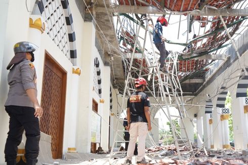 Atap Serambi Masjid di Sukoharjo Roboh, Diduga Salah Konstruksi