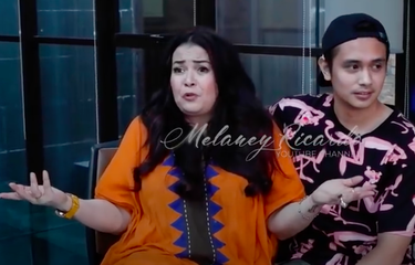 Ajun Perwira dan Jennifer Jill saat berbincang dengan Melaney Ricardo