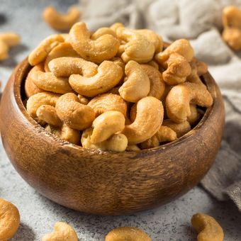 Ilustrasi apakah kacang mete bisa menurunkan berat badan?